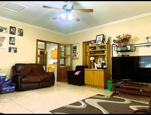 5 BEDROOM HOUSE FOR SALE IN PRIMROSE